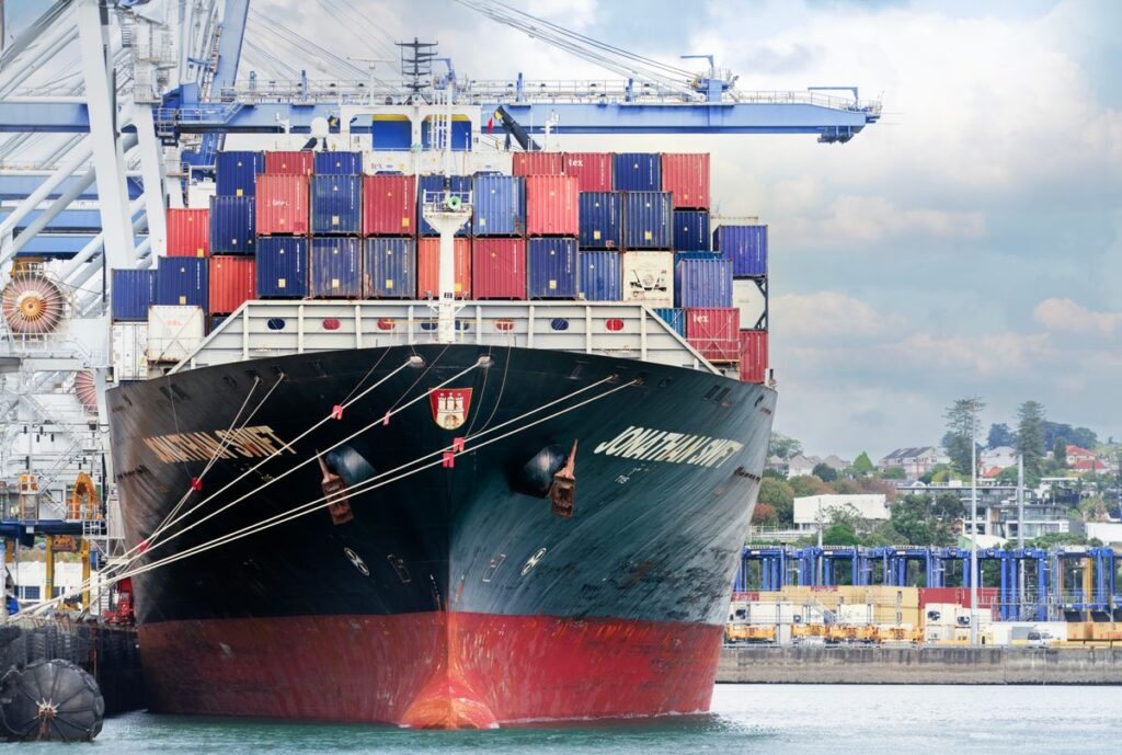 Frete maritimo internacional - navio cargueiro